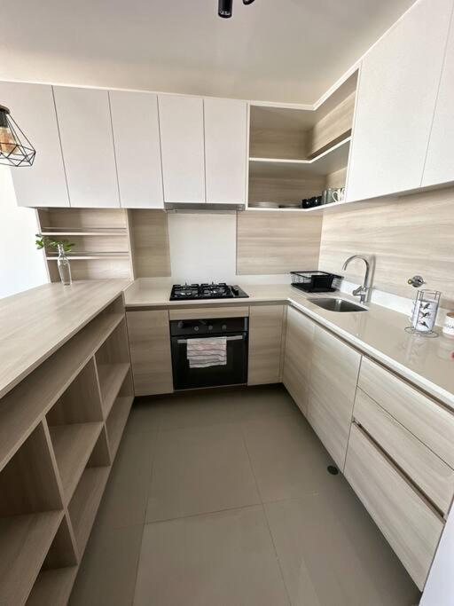 Home Cavero, Moderno Y Completo Departamento Lima Luaran gambar
